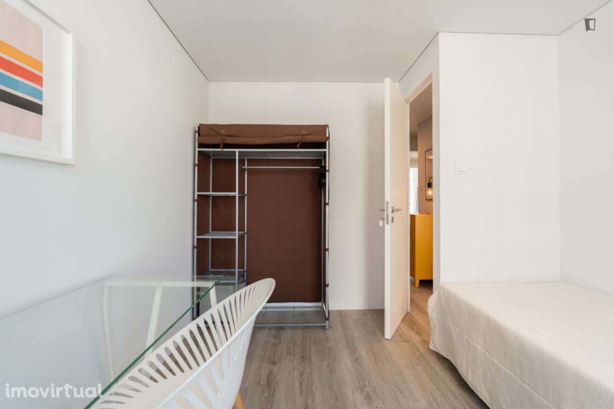 Quarto - localizado em Paranhos Porto - Grande imagem: 3/39