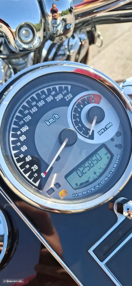 Harley-Davidson FLST Softail Deluxe - 6