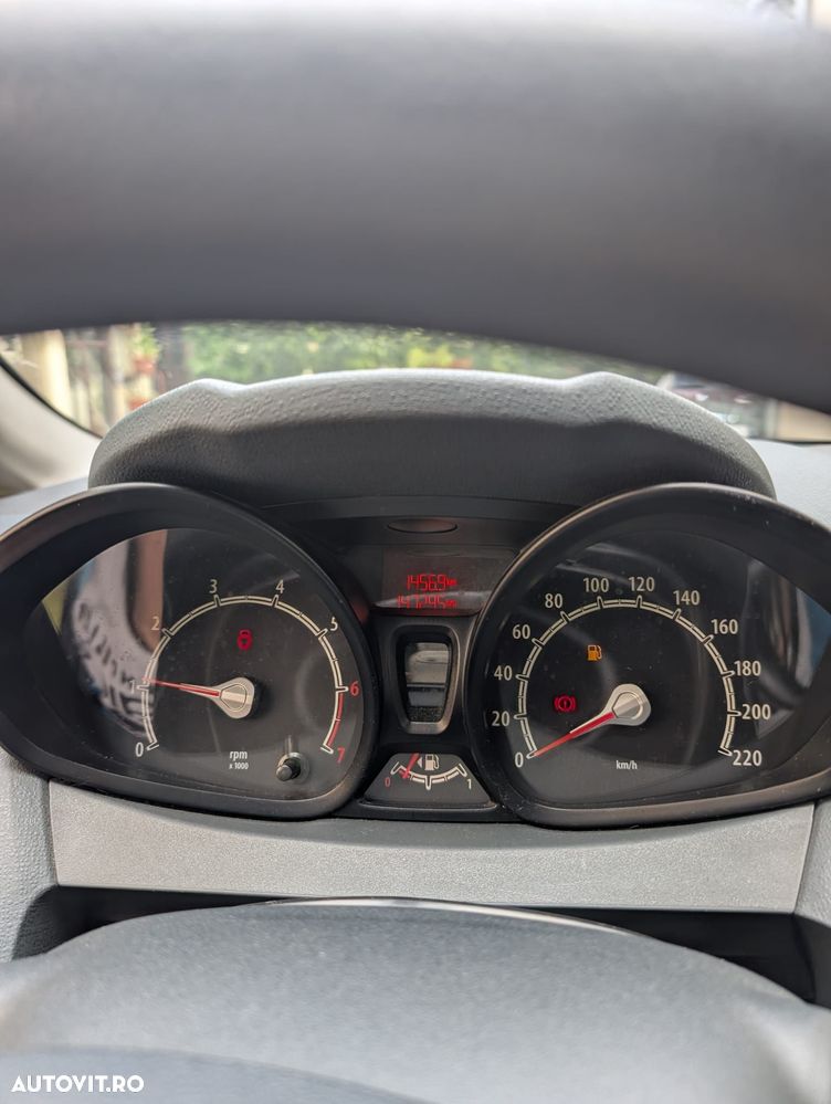 Ford Fiesta 1.25i Ghia - 9