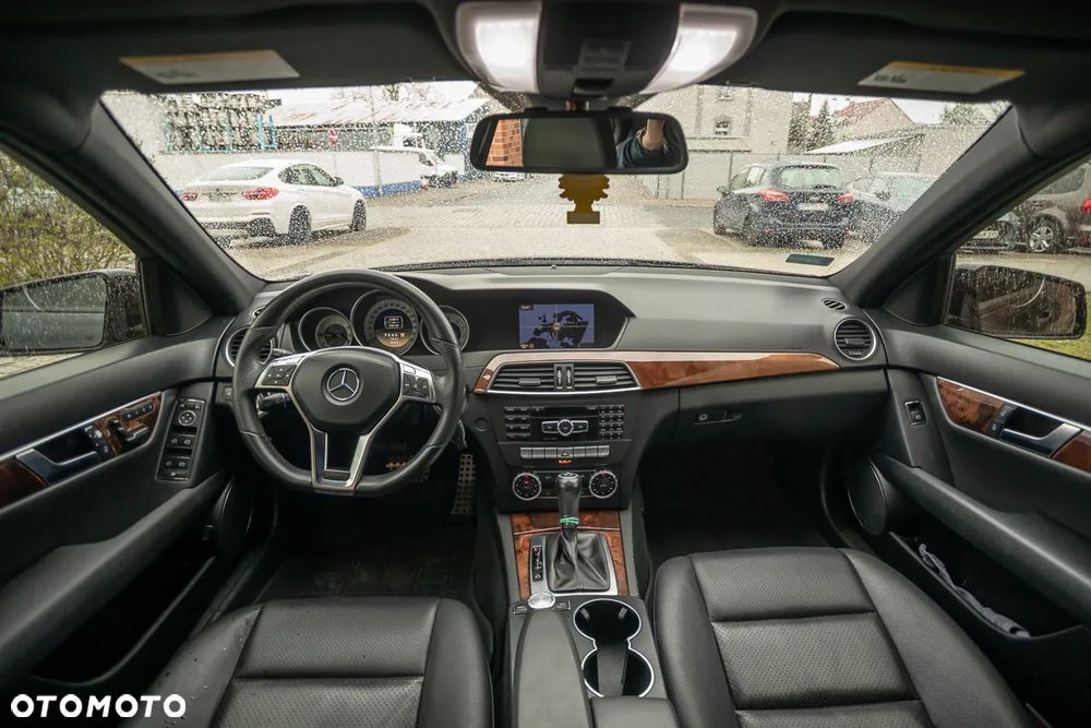 Mercedes-Benz Klasa C 300 7G-TRONIC - 23