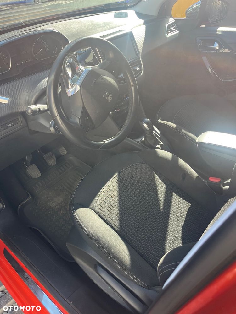 Peugeot 208 - 6