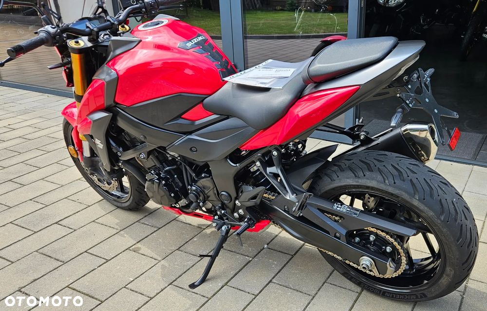 Suzuki GSX - 3