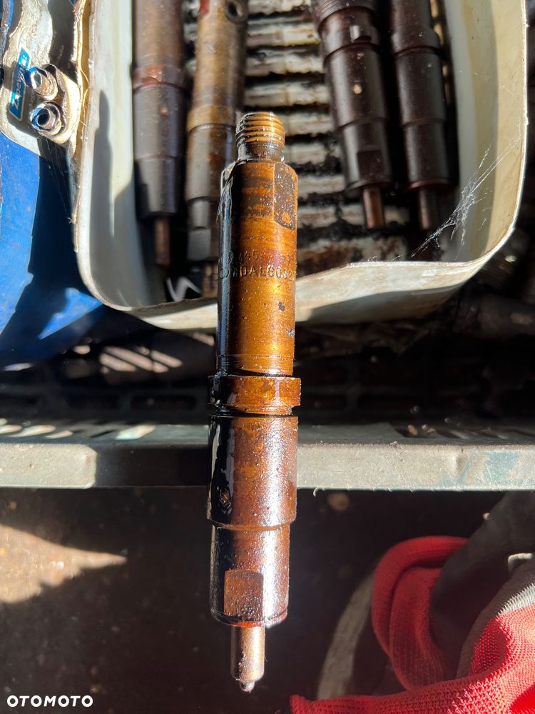 Wtryskiwacze paliwa różne mam Mercedes Volvo - 2