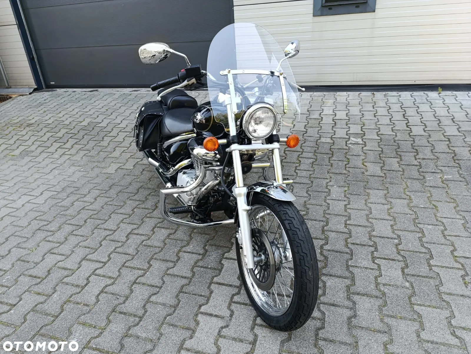 Suzuki Intruder - 10