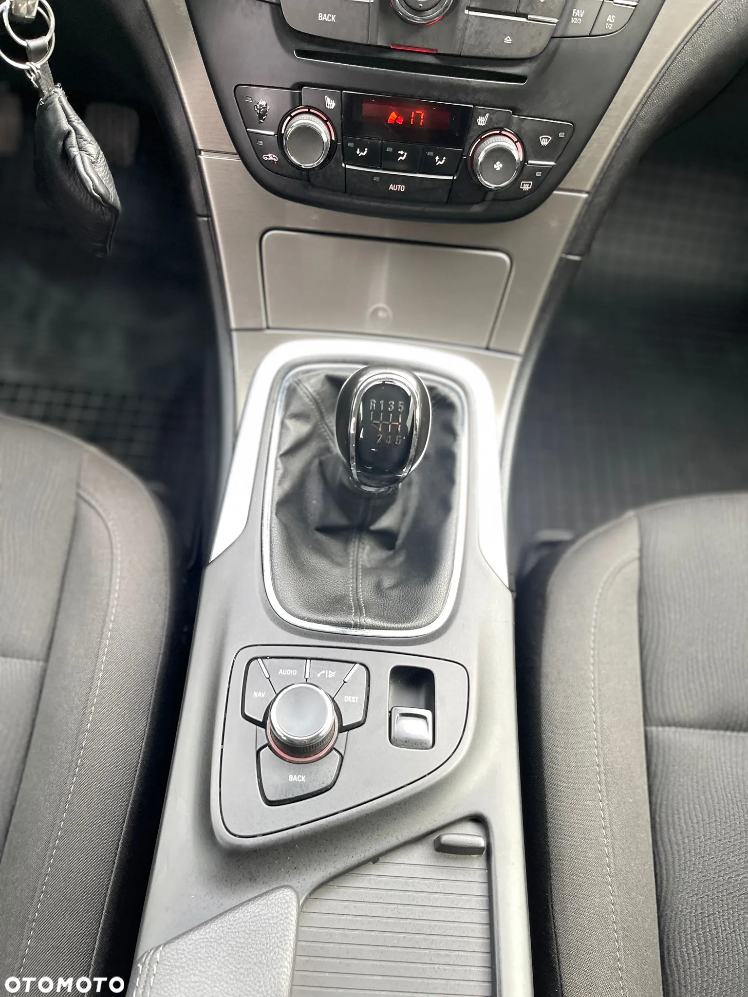 Opel Insignia 1.6 Sports Tourer Design Edition - 16