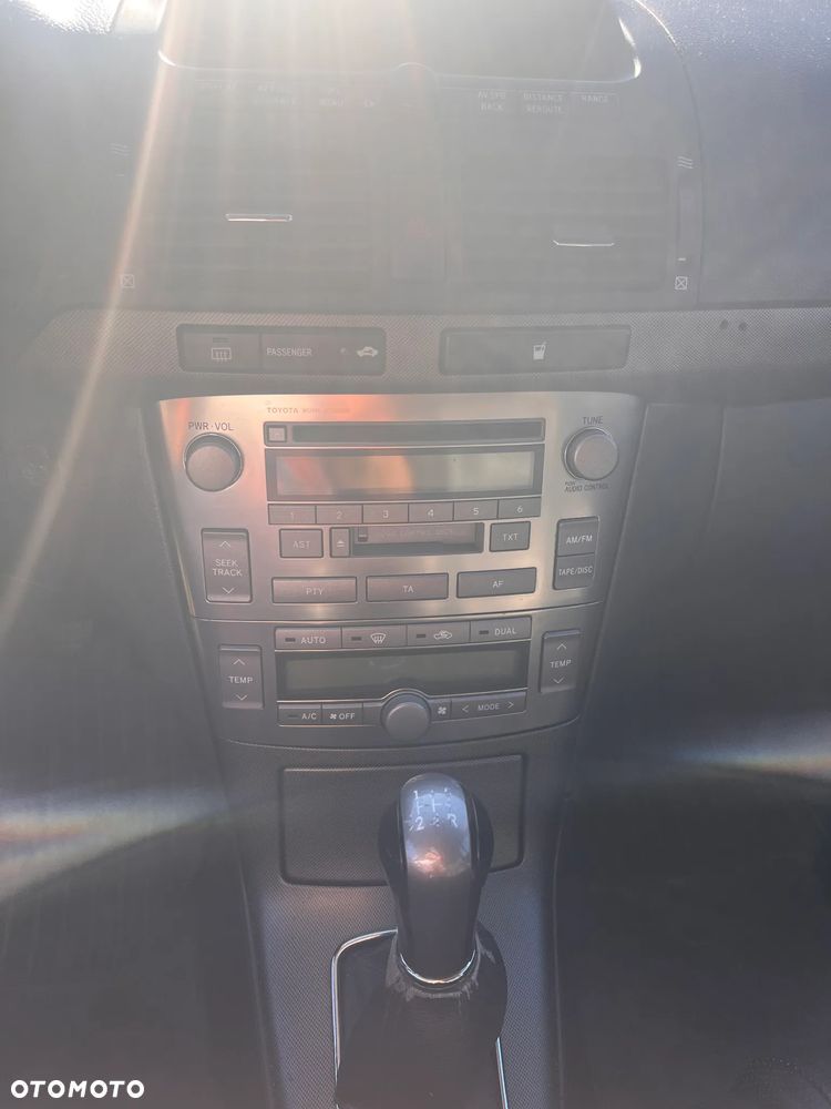 Toyota Avensis 2.0 D-4D Combi - 11
