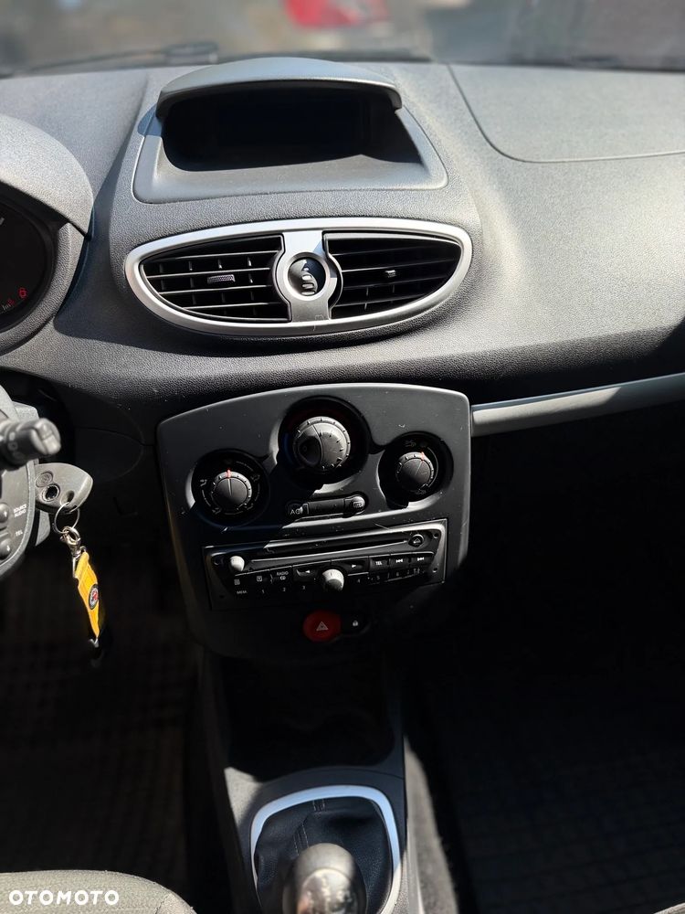Renault Clio 1.5 dCi 90 FAP Dynamique - 9