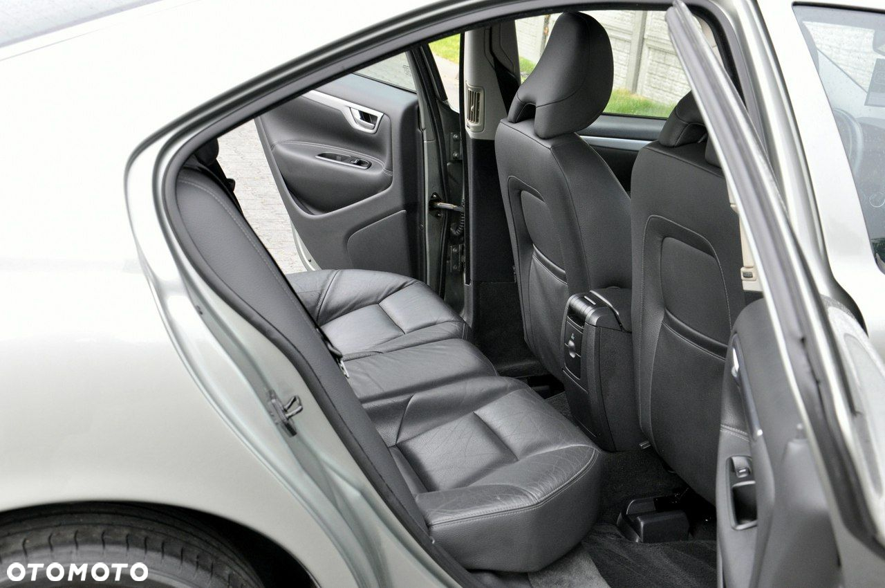 Volvo S60 2.4 Momentum - 35