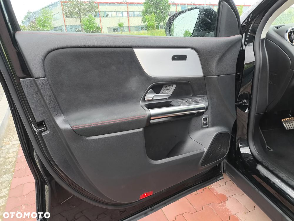 Mercedes-Benz GLA 250 4-Matic AMG Line - 27