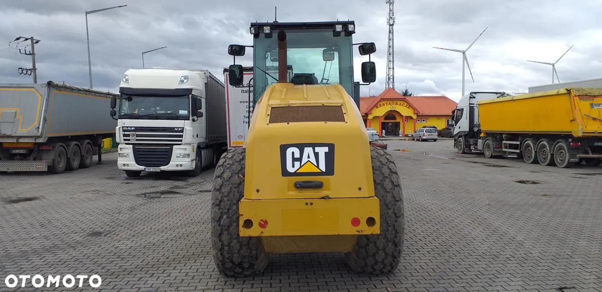 Caterpillar Walec wibracyjny CATERPILLAR CS 64 B - 6