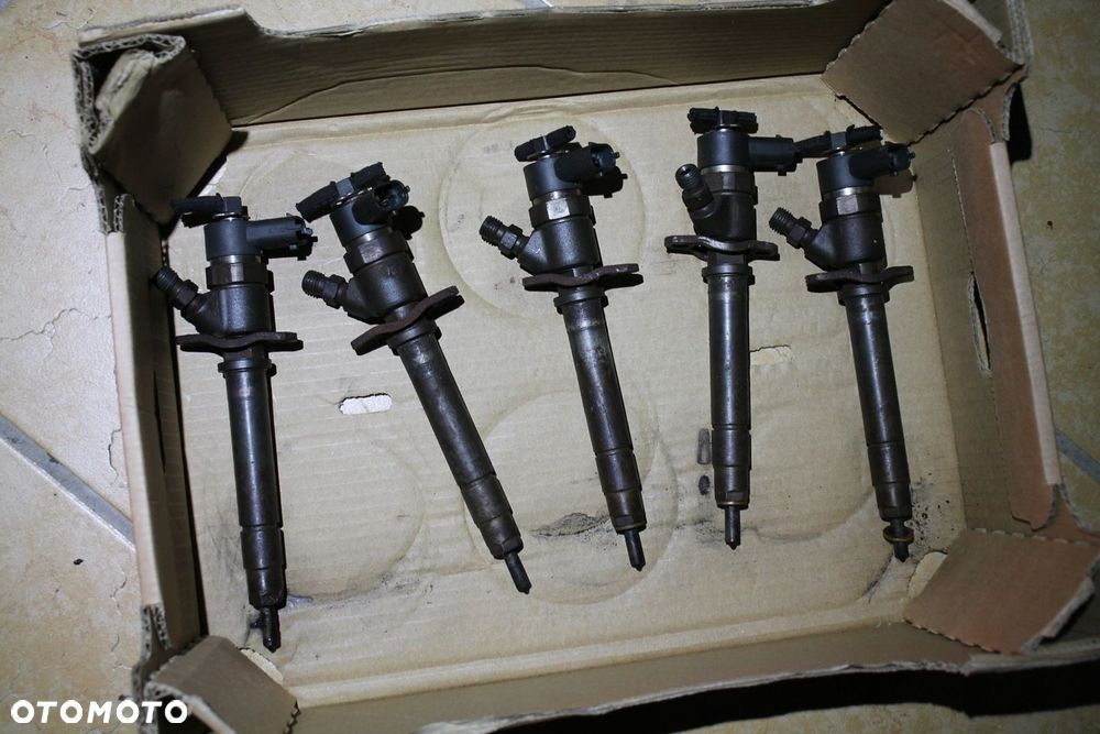 VOLVO V70 S60 S80 XC70 XC90 2.4 D5 WTRYSKIWACZE 8658352 - 1