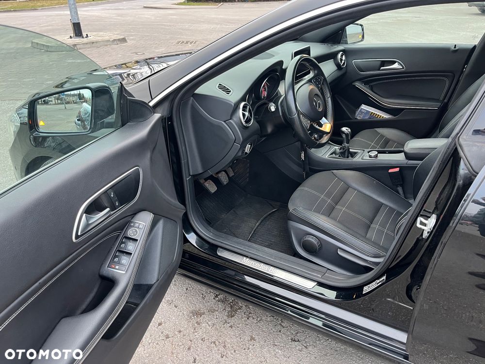 Mercedes-Benz CLA 180 Peak Edition - 20