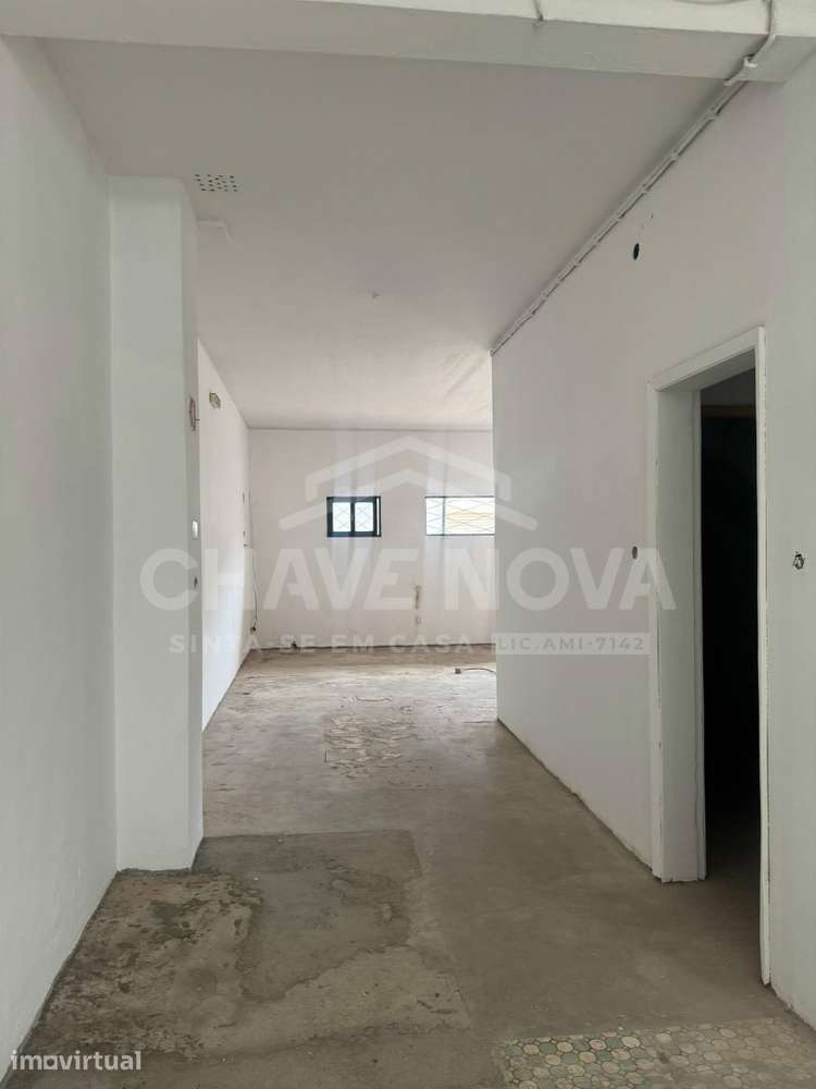 Espaço comercial à venda na Rua de Martim Moniz - Porto - Grande imagem: 3/27