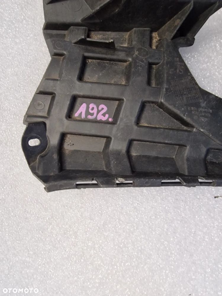 AUDI Q3 83A 18- LEWY ŚLIZG / MOCOWANIE ZDERZAKA PRZEDNI PRZÓD , NR 83A807095A , NR AUKCJI MS192 - 2