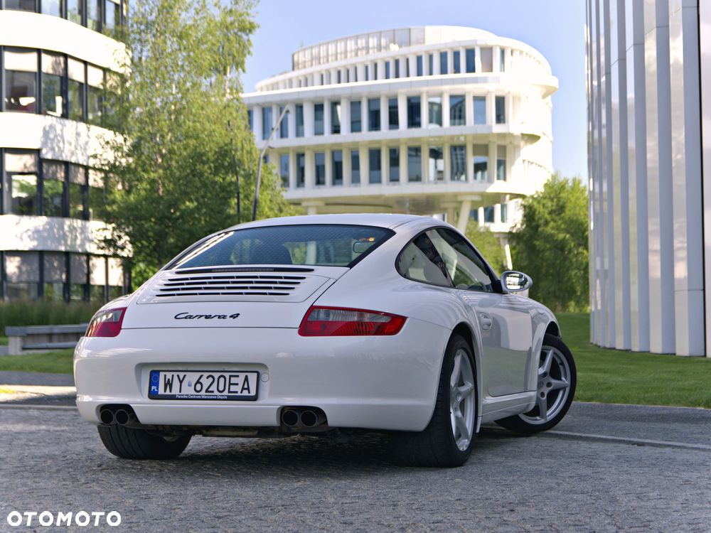 Porsche 911 Carrera 4 Tiptronic S - 8