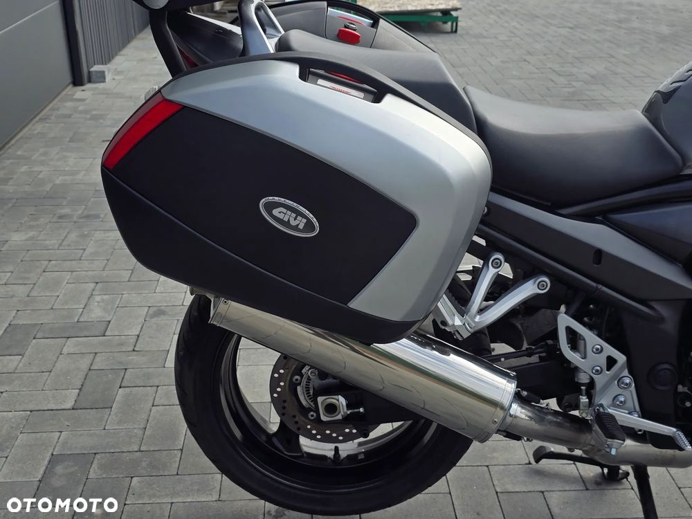 Suzuki GSX - 6
