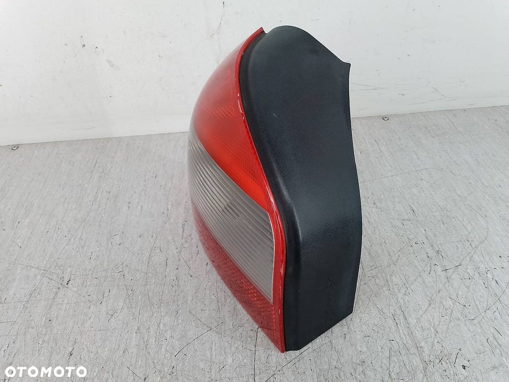 LAMPA TYLNA LEWA AUDI A3 8L 8L0945095B 1.9 TDI - 4