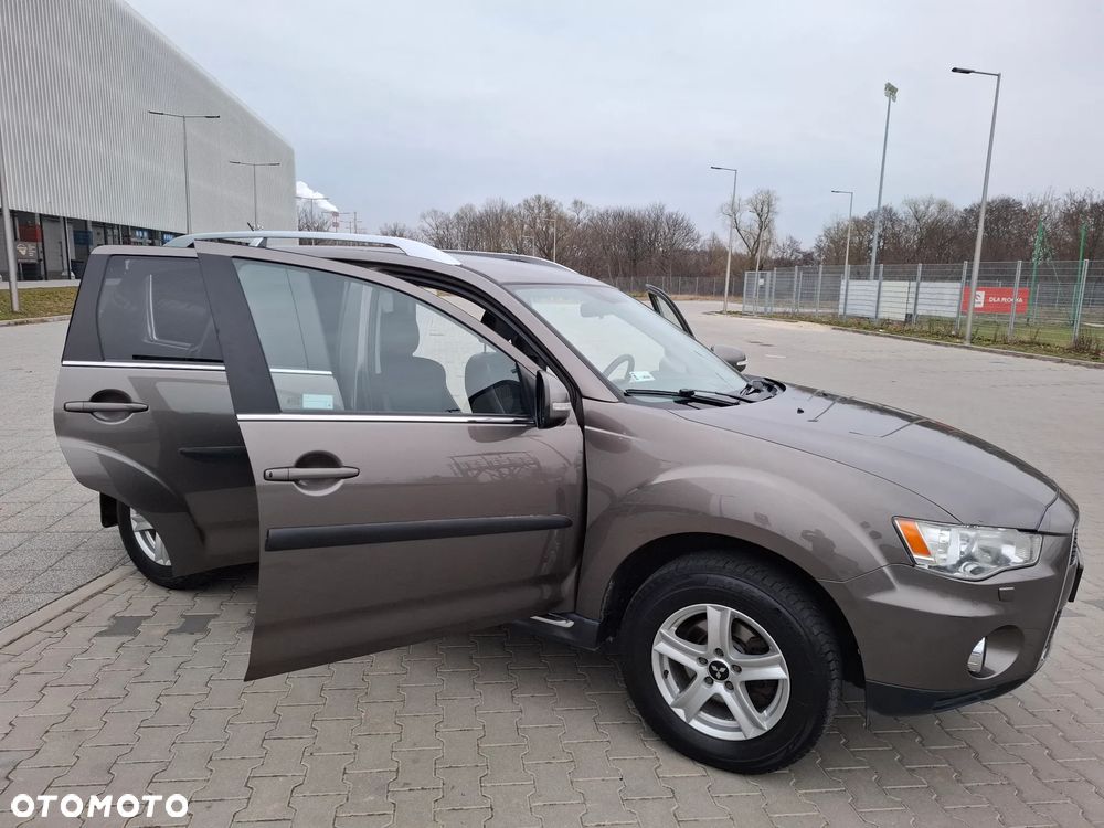 Mitsubishi Outlander 2.0 DID Intense + SE - 17