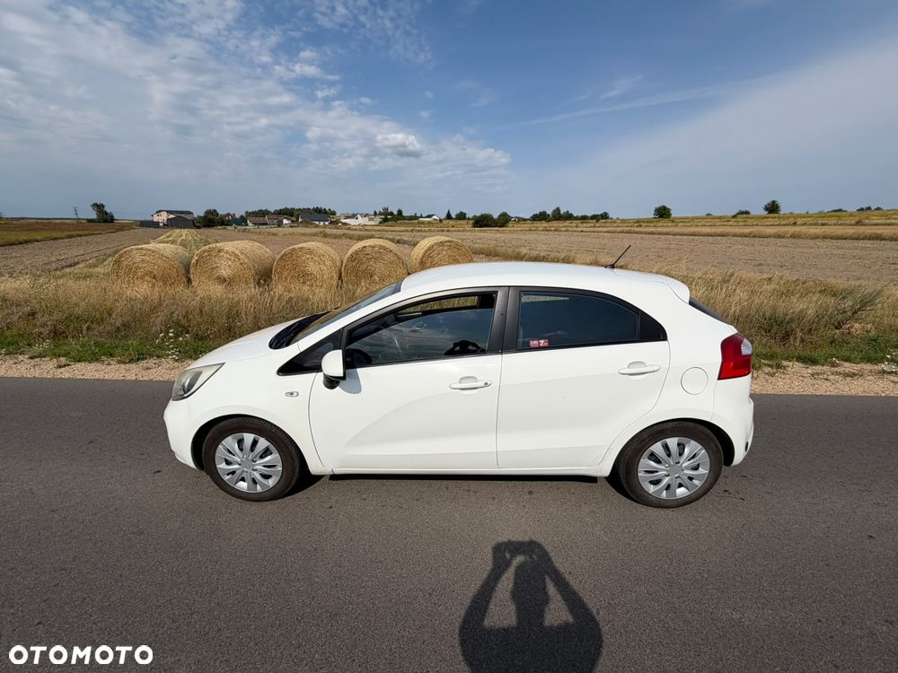 Kia Rio 1.2 L - 5