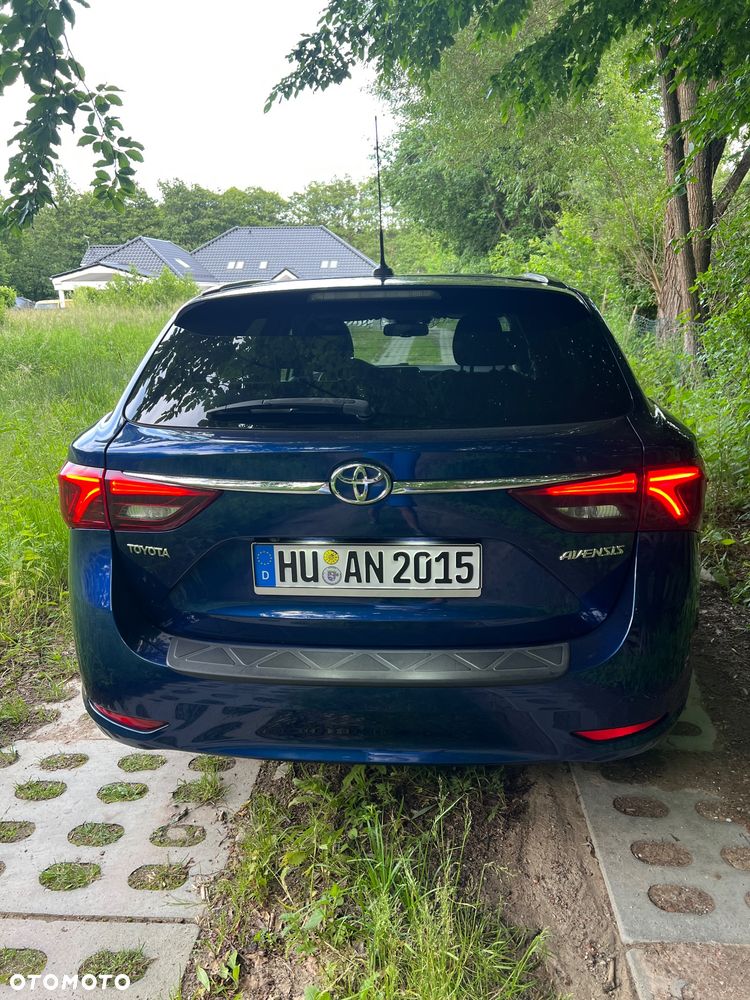 Toyota Avensis 2.0 D-4D Prestige - 2