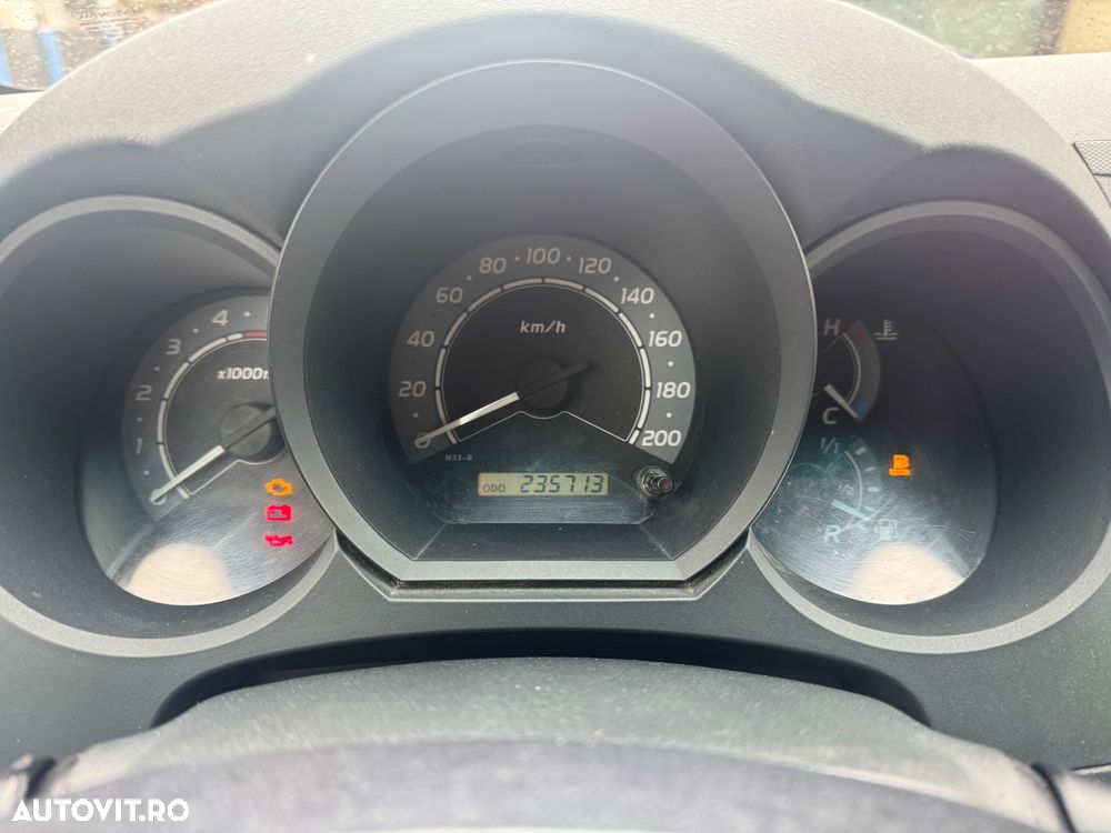 Toyota Hilux 4x4 Double Cab - 18