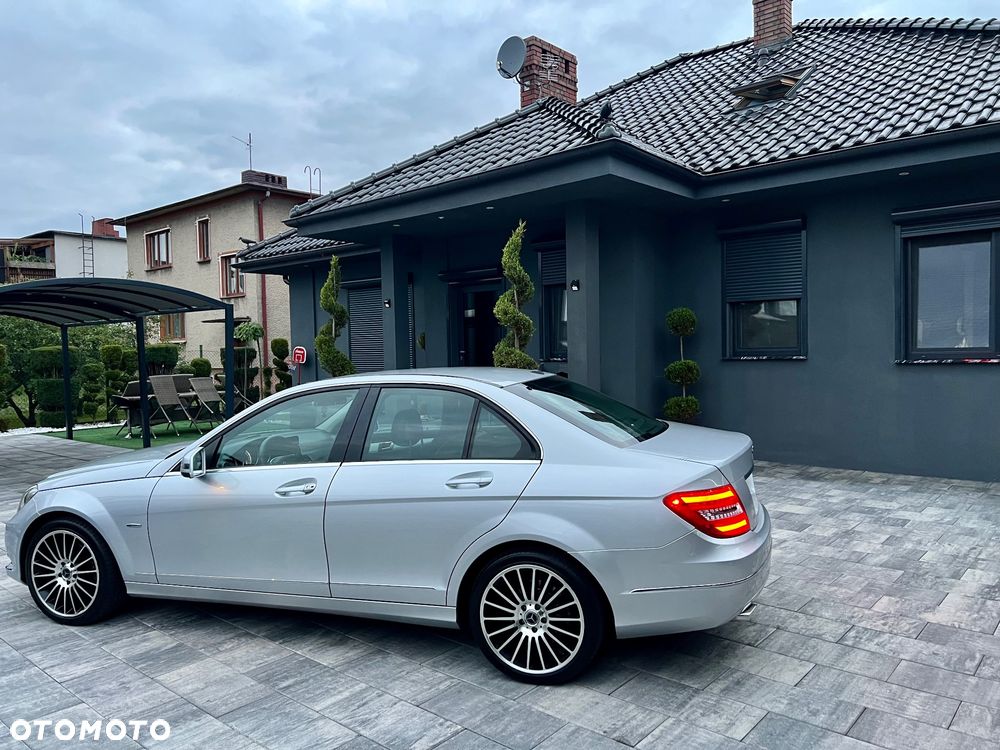 Mercedes-Benz Klasa C 220 CDI BlueEff 4-Matic Avantgarde - 36