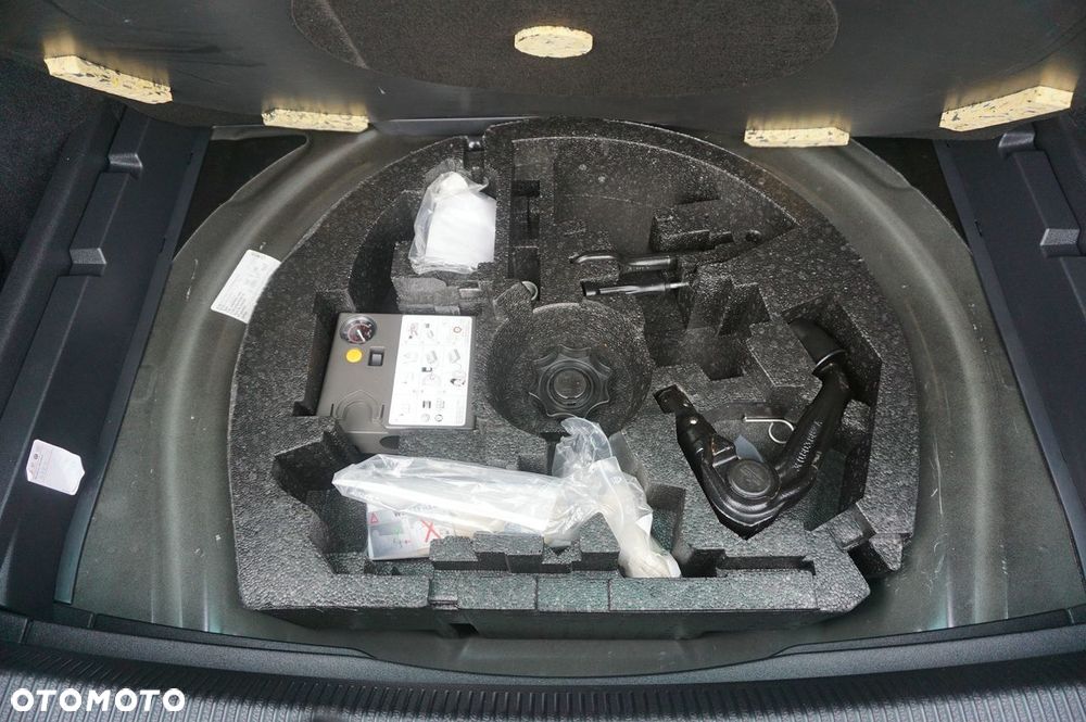 Volkswagen Golf 1.6 TDI DPF MATCH - 28