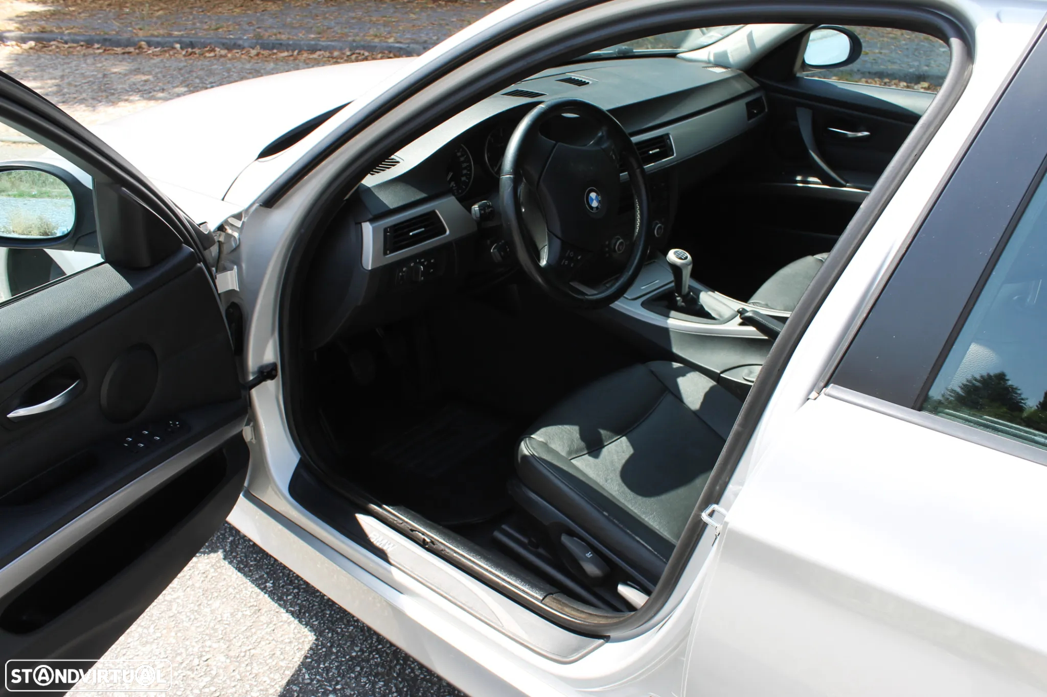 BMW 320 d Touring Exclusive - 23