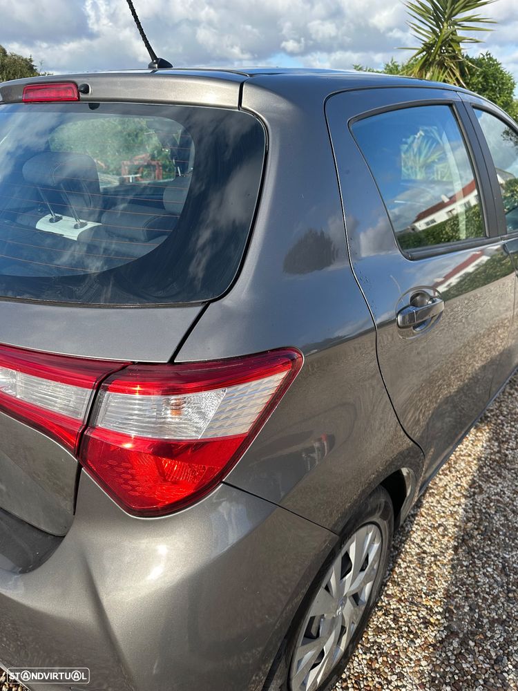 Toyota Yaris 1.0 VVT-i Comfort c/ Design-Pack - 11