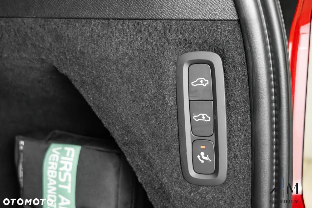 Volvo XC 90 B5 D AWD Ultimate Dark - 38