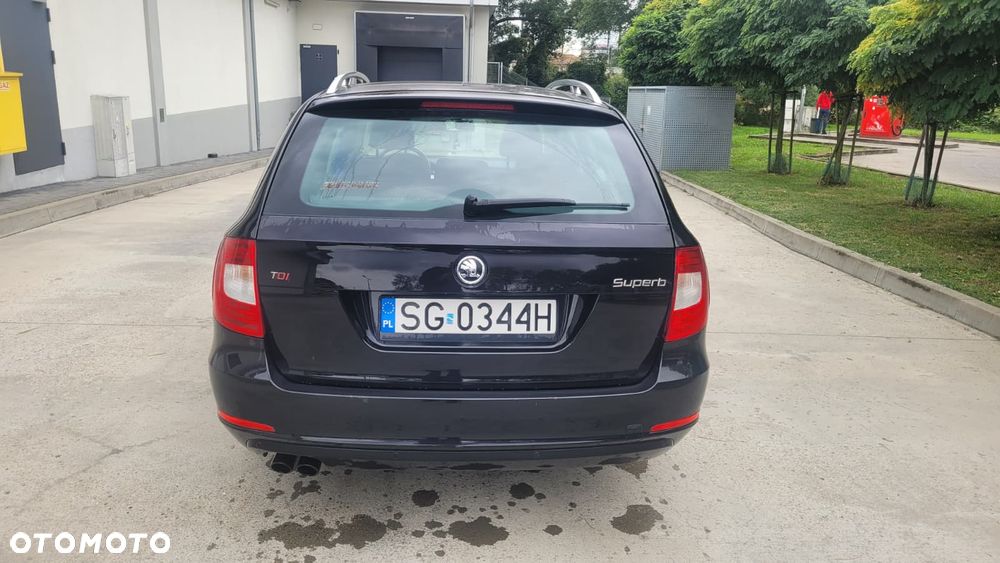 Skoda Superb 2011 photo 4