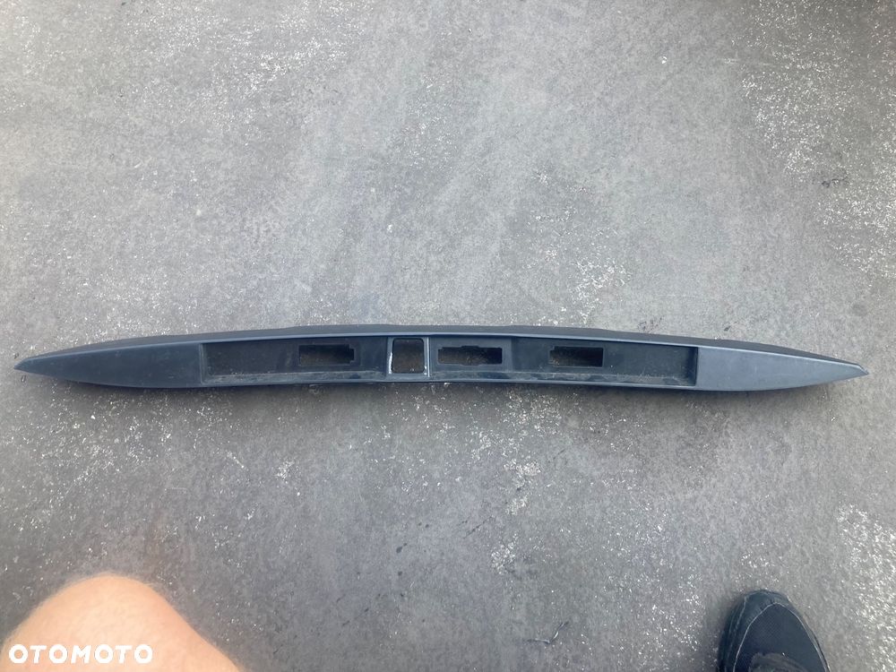 DACIA JOGGER BLENDA LISTWA KLAPY TYLNEJ  BAGAŻNIKA TYLNA TYŁ TYLNIA tylnej TABLICY PODŚWIETLENIA 818106594R 848107093R Wwa - 2