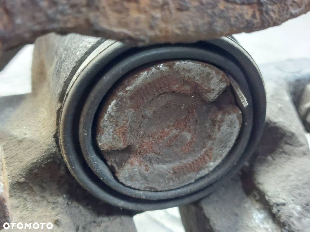 ZACISK HAMULCOWY LEWY TYŁ + PRAWY TYŁ VOLKSWAGEN PASSAT B5 - 4