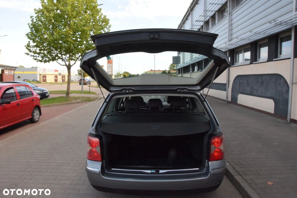 Volkswagen Passat 2.5 TDI V6 Highline - 17