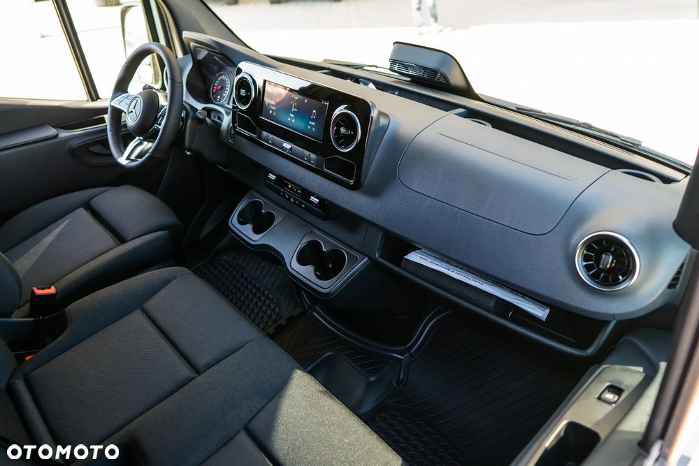 Mercedes-Benz Sprinter - 11