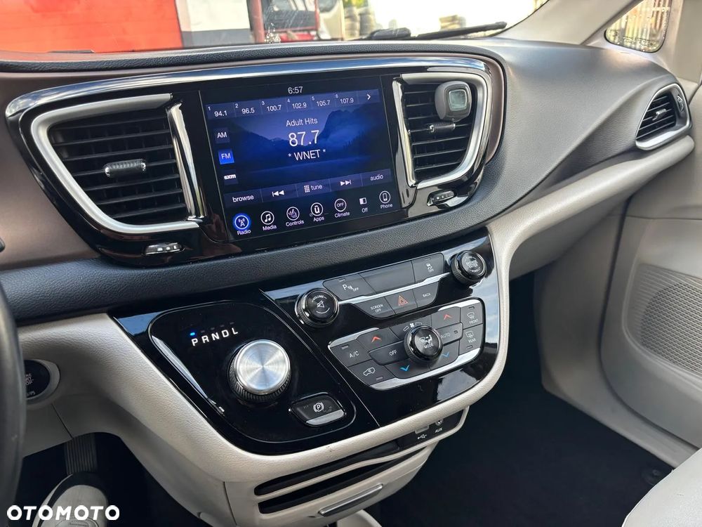 Chrysler Pacifica - 13