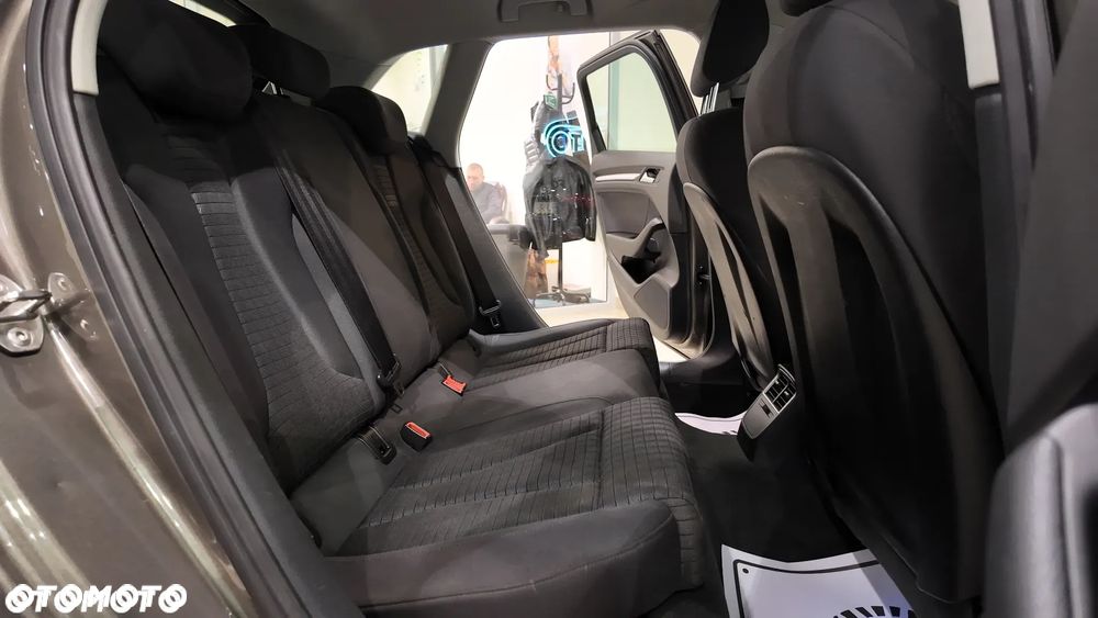 Audi A3 Sportback 1.6 TDI S tronic Ambiente - 35