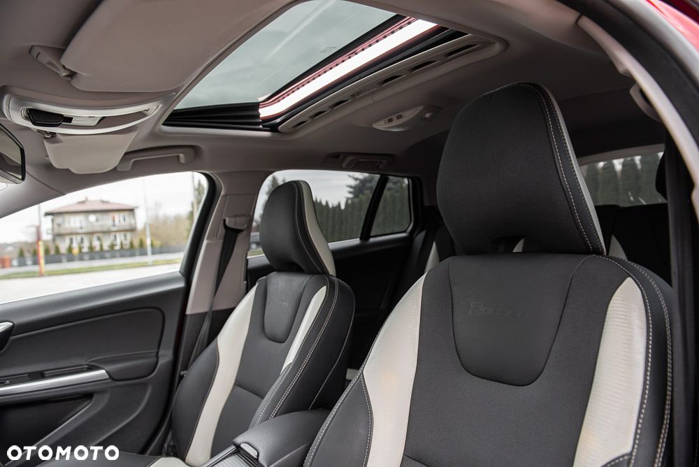 Volvo V60 D5 AWD Geartronic RDesign - 20