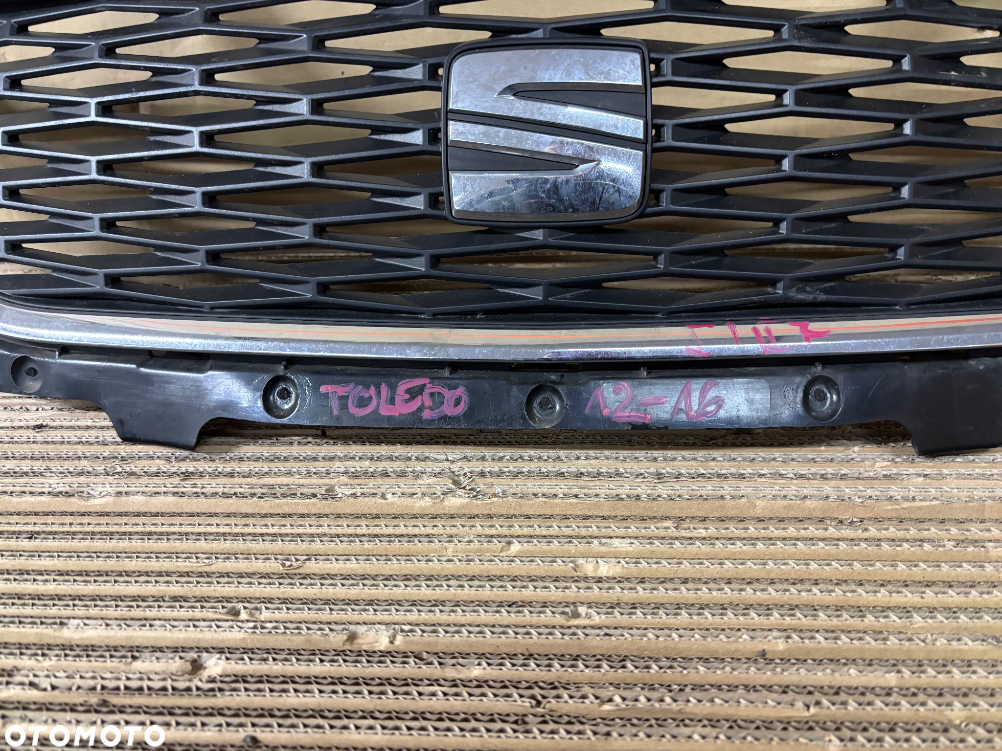 Seat Toledo IV 12-16 Atrapa ,Grill - 2