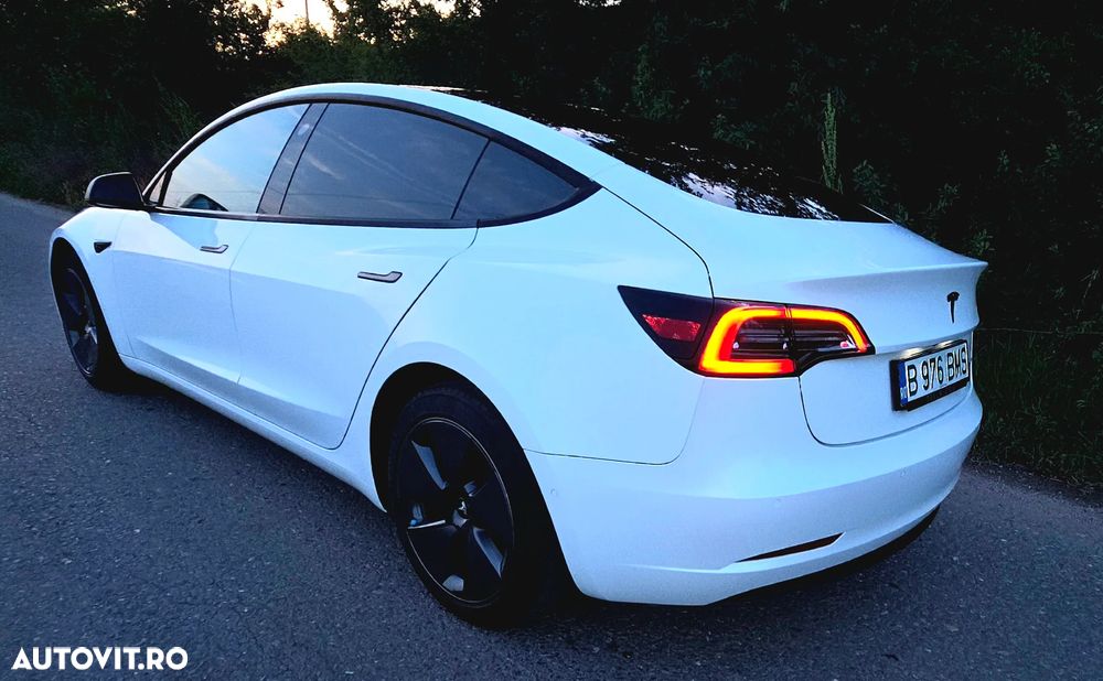 Tesla Model 3 - 12
