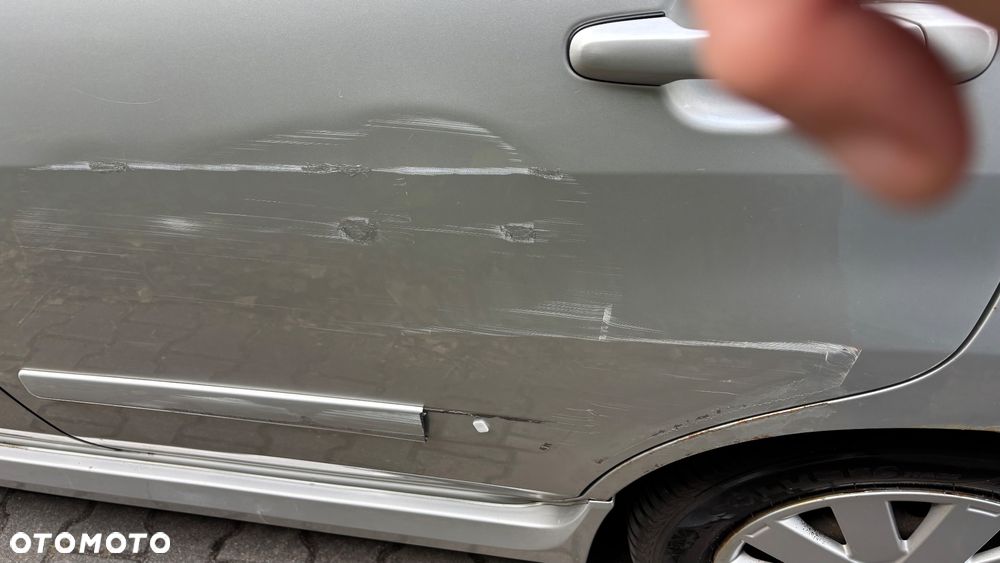 Suzuki Liana 1.6 - 11