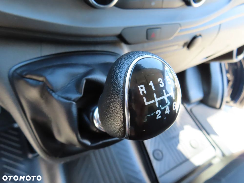 Iveco DAILY 130 Km L3 Podwójna Kabina Doka Dubel Brygadowy MIXTO 7-Mio Os.+1073 Kg Ład. Skrzynia 2410 mm Dł. Renomowanej Firmy SCATTOLINI Rozstaw Osi 3504 mm WZMACNIANY HAK 3000 Kg 29 Tys Km Przeb. Stan Auta JAK NOWY POLECAM - 30