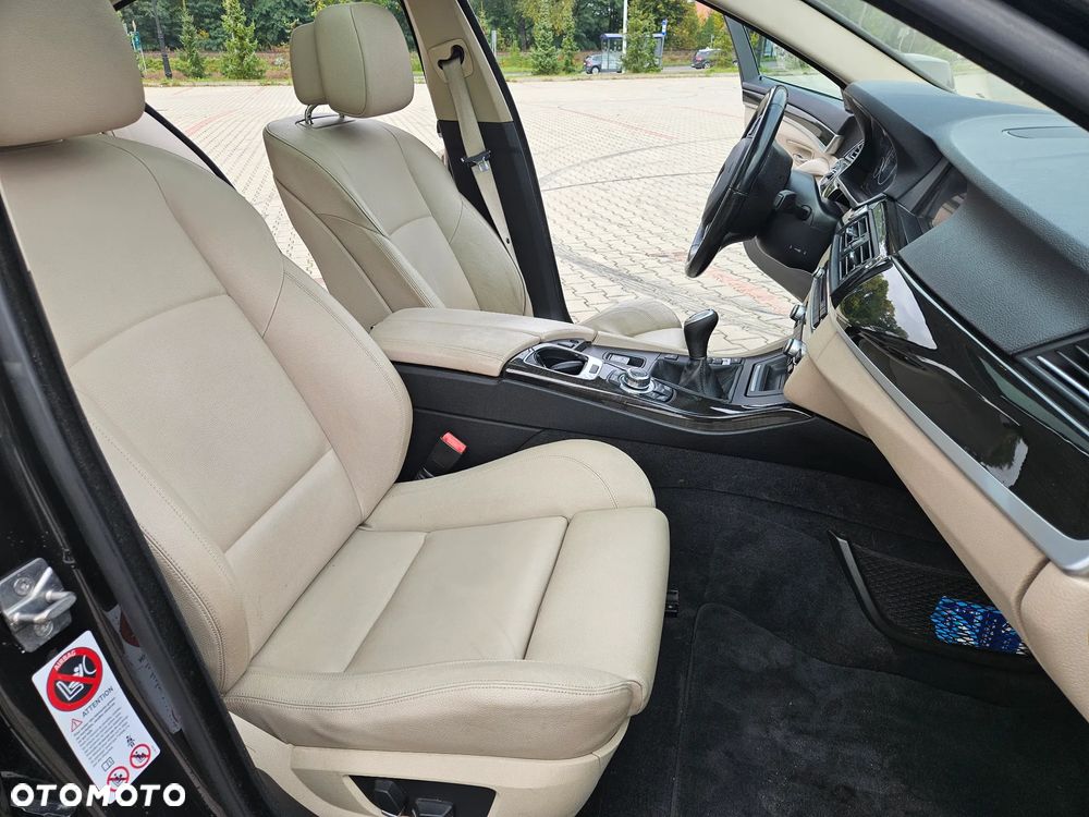 BMW Seria 5 525d - 21