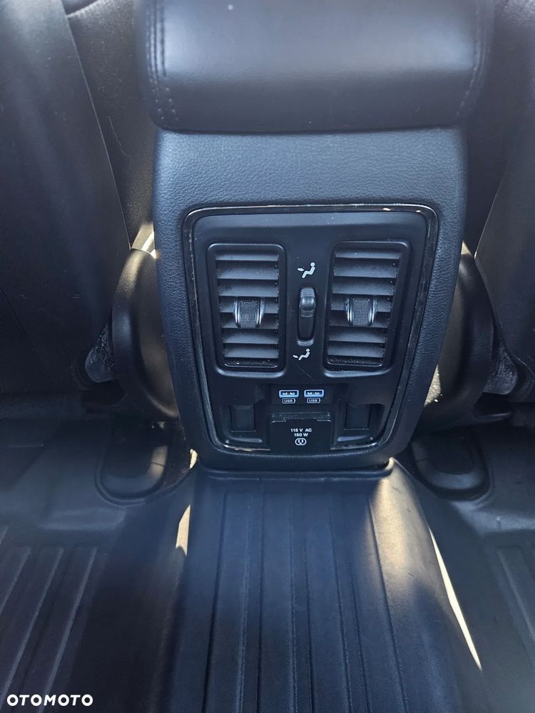 Jeep Grand Cherokee - 26