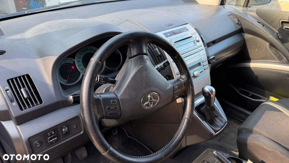 Toyota Corolla Verso 2.2 D-4D Sol + - 6
