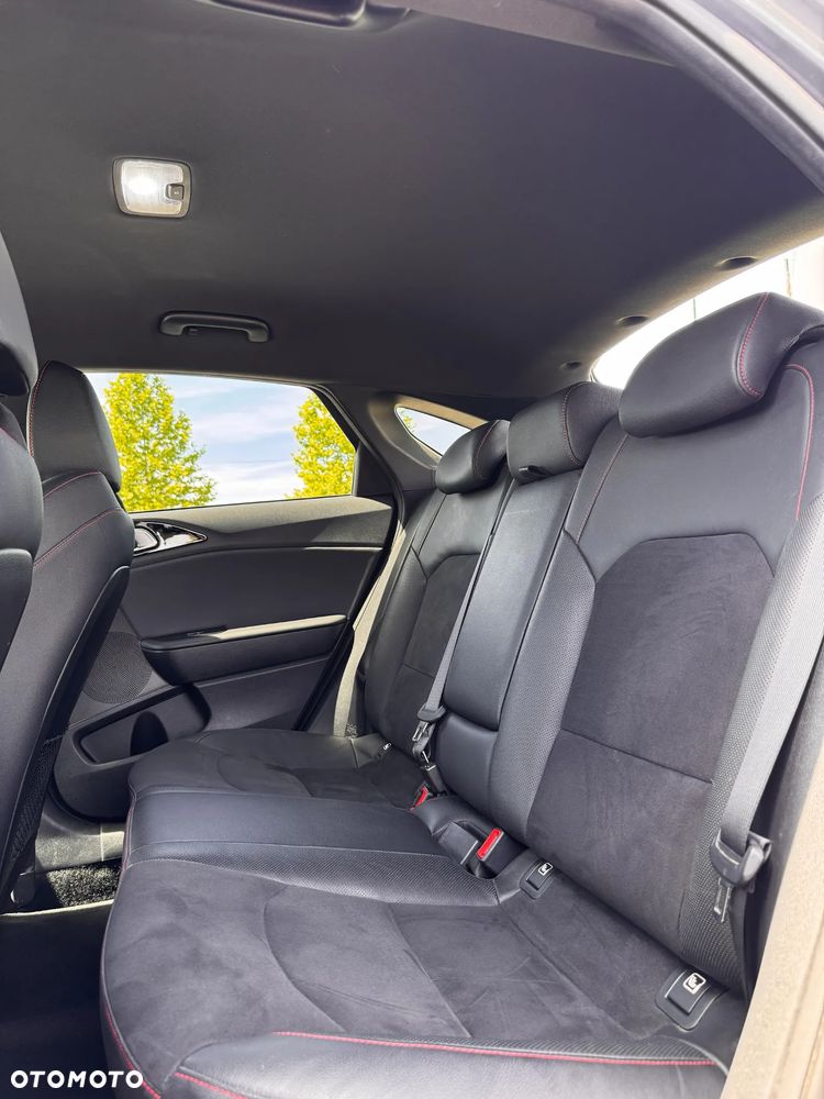 Kia ProCeed 1.6 T-GDI GT DCT - 13