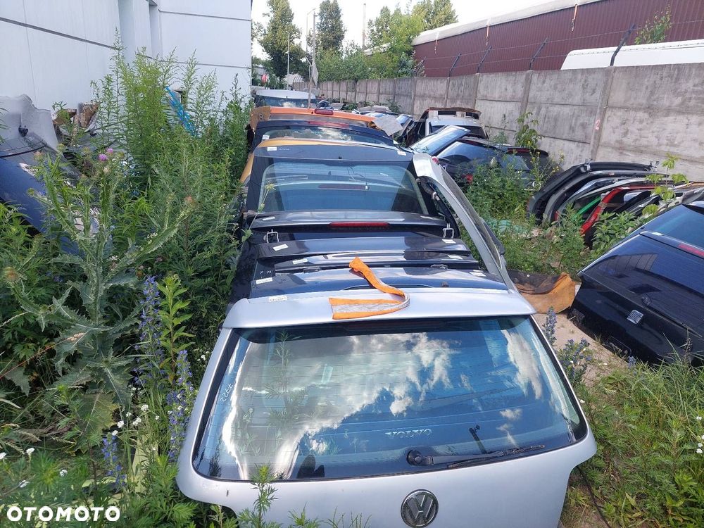 KLAPA BAGAŻNIKA + LAMPY VOLKSWAGEN GOLF IV HB 5D LB7Z ID: 235994 - 9