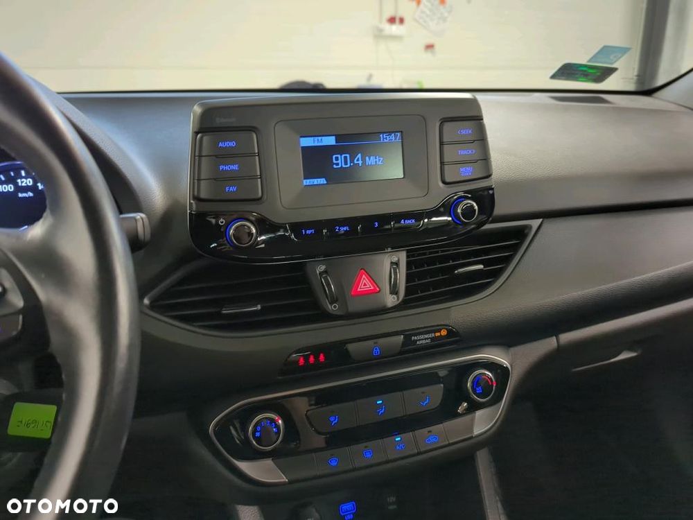 Hyundai i30 1.5 DPI Classic + - 13