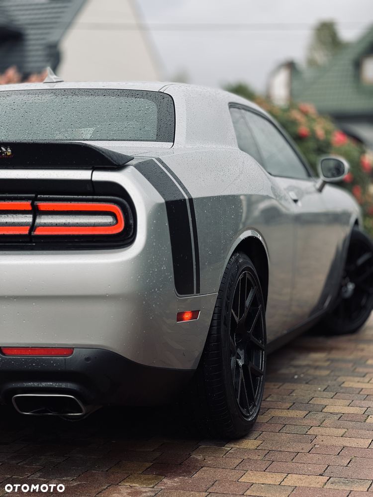 Dodge Challenger - 6