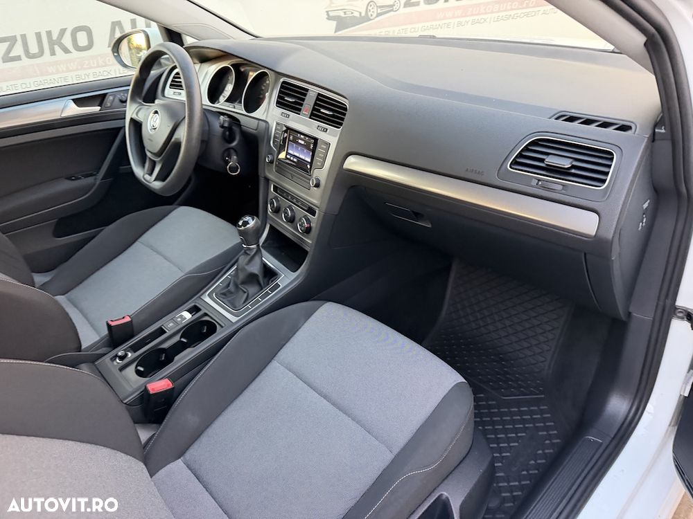 Volkswagen Golf 1.6 TDI DPF Trendline - 9